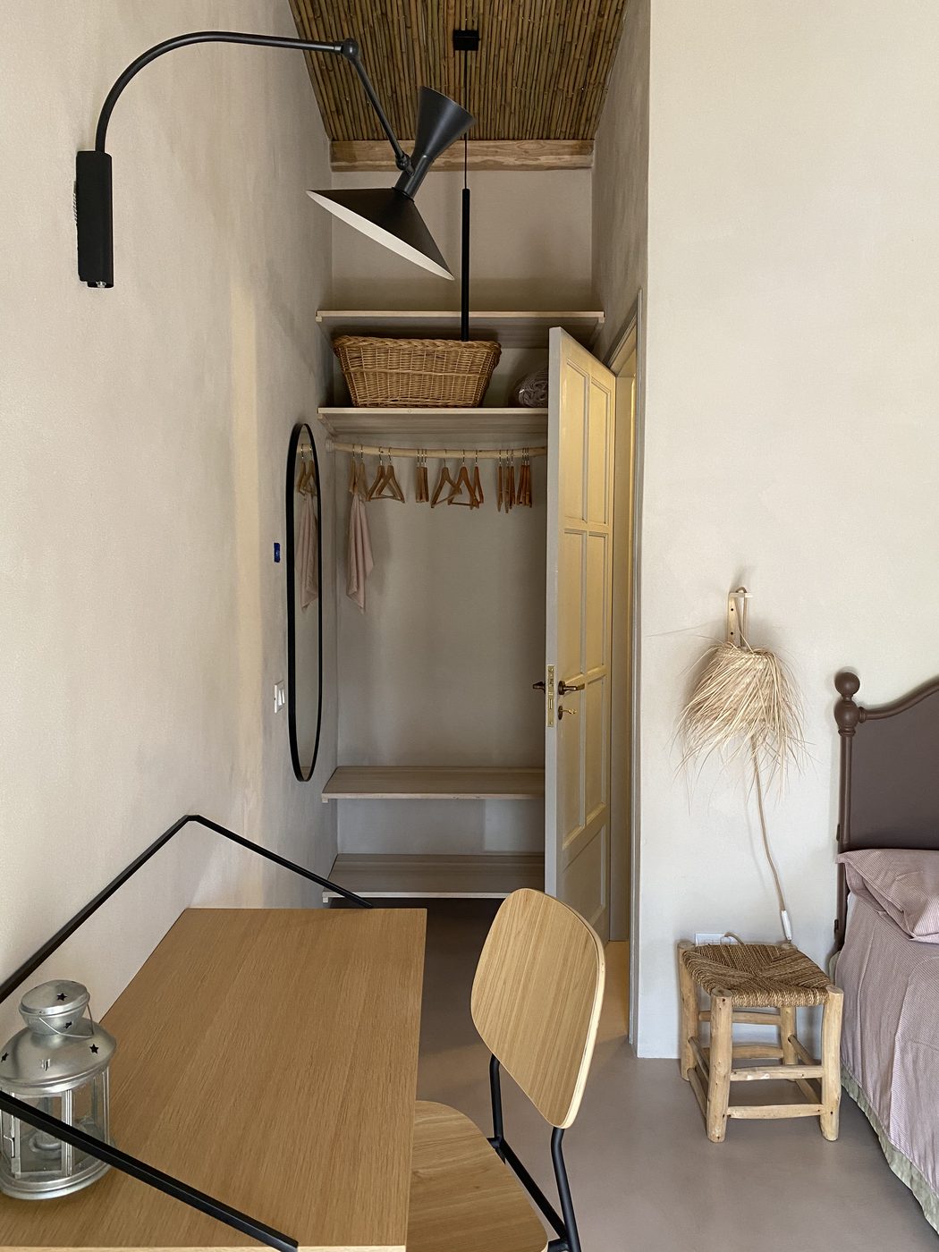 Bedroom closet and small desk nook at Ca' Remurin, Verezzi, Liguria
