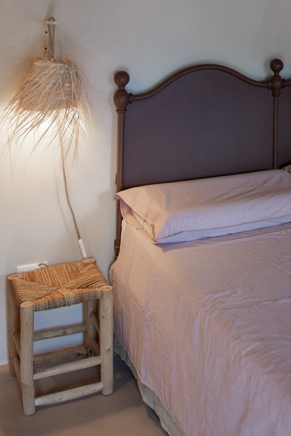 Bedside table and headboard detail in the double bedroom at Ca' Remurin, Verezzi, Liguria